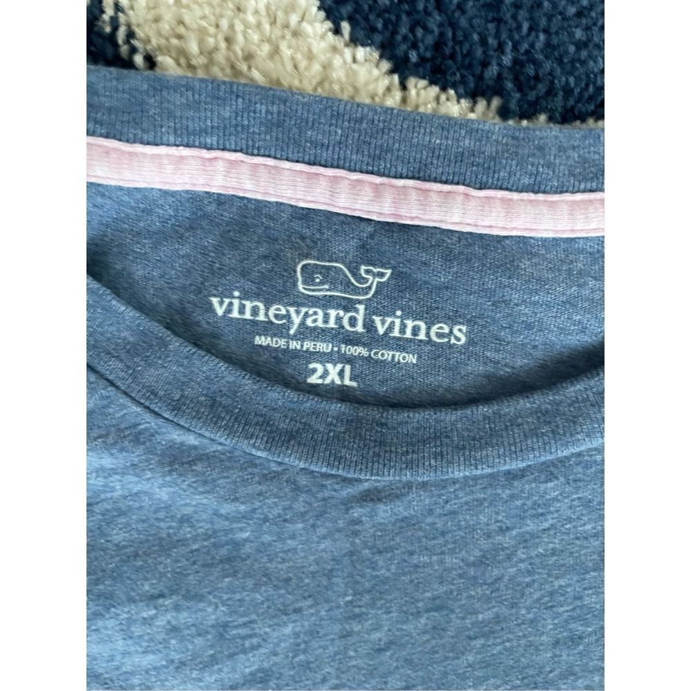 Vineyard Vines blue t-shirt with pink whale outline 2XL - Picture 5 of 6
